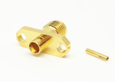 Les 2 trous femelles brident le connecteur 50Ohm plaqué par or du bâti SMA rf